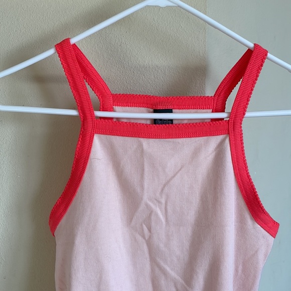 Crop top tank - Picture 2 of 2